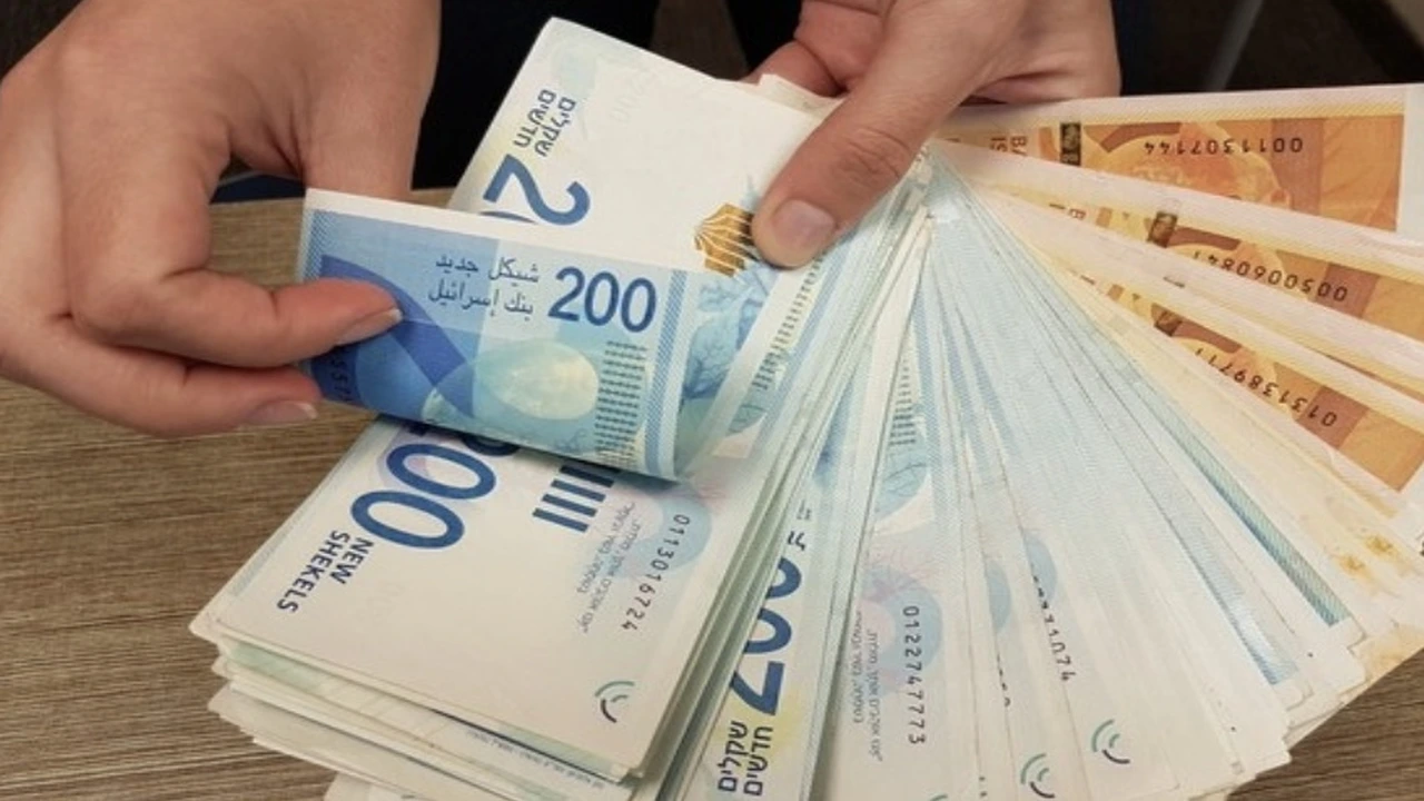 أسعار صرف العملات تتصدر اهتمامات المشاهدين على تلفزيون الفجر